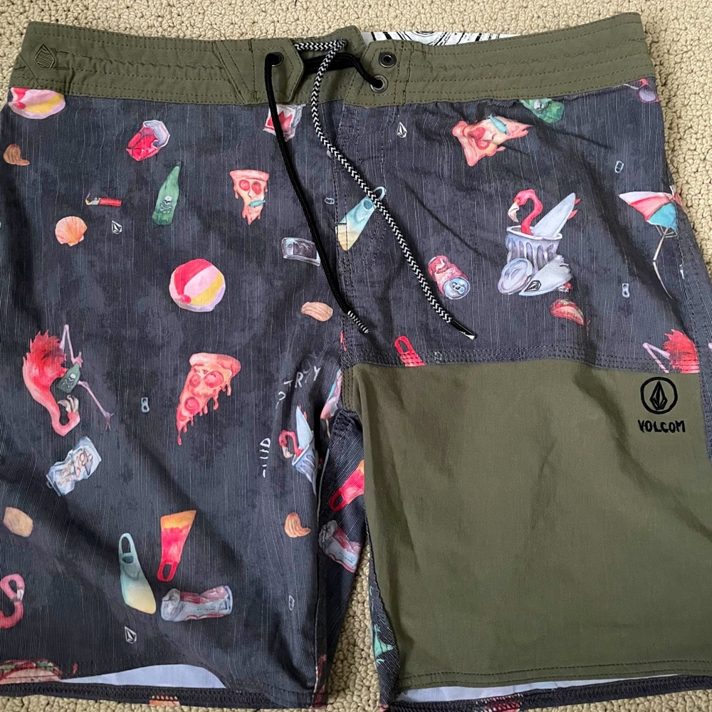 Volcom slingers board shorts 33